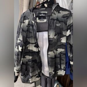 Hollister Men's Camouflage Windbreaker - Black and Gray